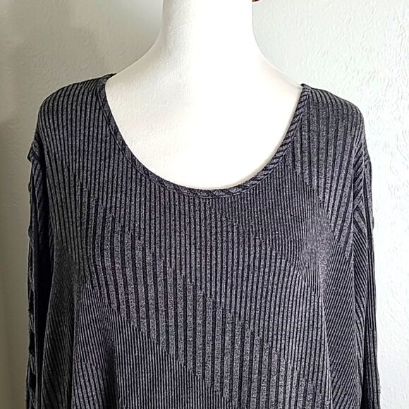 Cato Dark Gray Pullover Top with Cut-outs Down the Arms, Size 22/24W - Picture 5 of 9